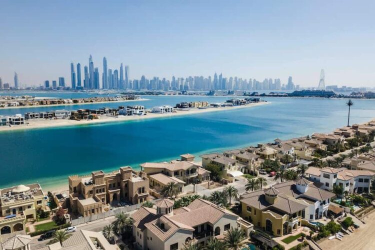 What is better to choose for investment in Dubai - villas or apartments