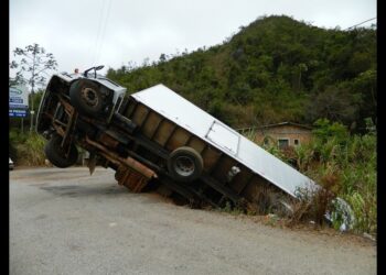 Deciding When To Hire A Lawyer After A Truck Accident