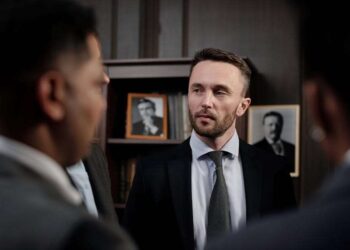 Landing The Right Business Lawyer To Be Your In-House Legal Eagle