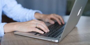 10 Reasons You Should Be Using Contracts AS A Freelancer