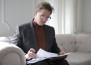 How Much Money Does A Corporate Lawyer Earn