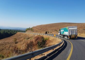 Why Overloaded Semi-Trucks Can Increase the Risk of Accidents