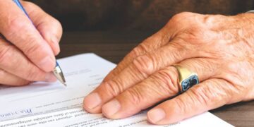 Essential Legal Clauses for Landlords Crafting the Perfect Lease Agreement
