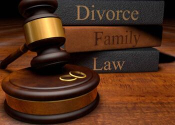 How Can a Family Lawyer Help You Navigate Divorce Proceedings?