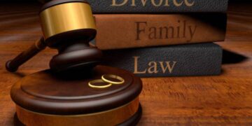 How Can a Family Lawyer Help You Navigate Divorce Proceedings?