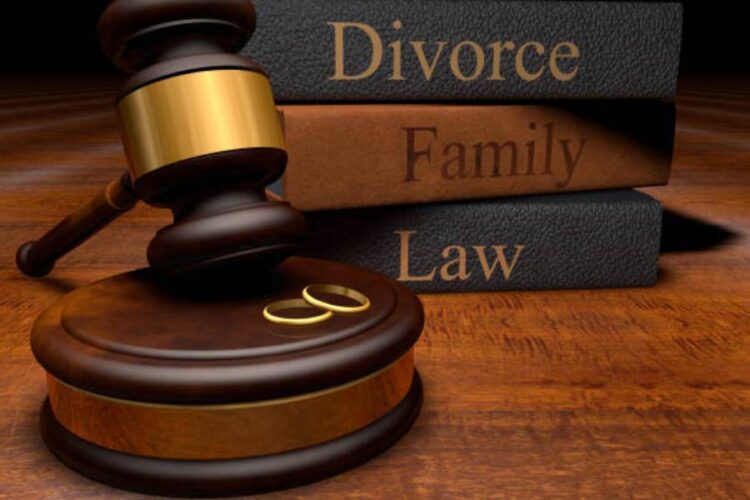 How Can a Family Lawyer Help You Navigate Divorce Proceedings?