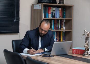 How Can Smart Lawyers Help You Win Your Injury Case