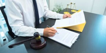 How Personal Injury Lawyers Help Avoid Lowball Settlements