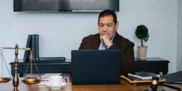 What to Expect from a Lawyer When Filing a Car Accident Lawsuit