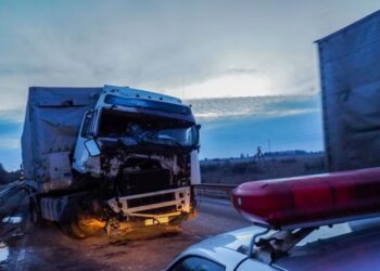 How to Spot Truck Violations That Lead to Accidents