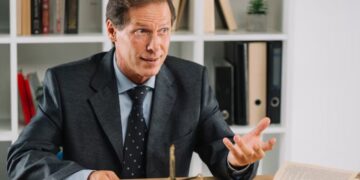 Should I Be a Prosecutor or Defense Attorney?