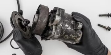 The Risk of Valve and Piston Damage From a Broken Timing Belt