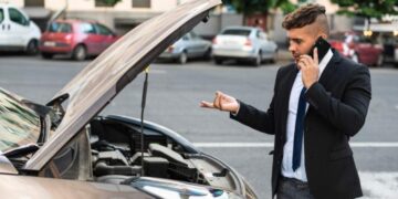 How a Car Accident Lawyer Helps After a Crash