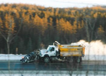 How a Truck Accident Lawyer Helps After a Serious Crash
