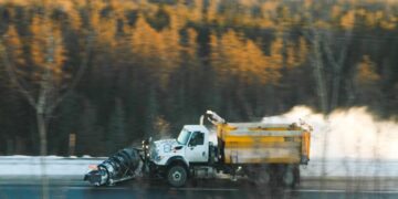 How a Truck Accident Lawyer Helps After a Serious Crash