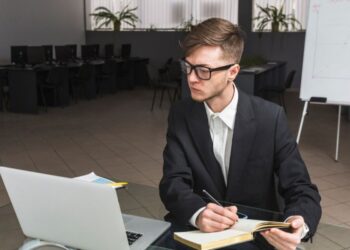 How to Use Generative AI in Contract Drafting for Law Firms