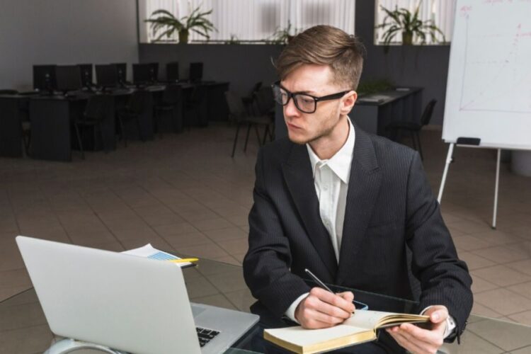 How to Use Generative AI in Contract Drafting for Law Firms